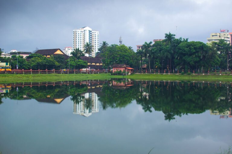 MS-Holidays-Mysuru-Mananchira-Square