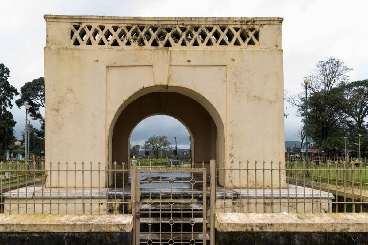 MS-Holidays-Mysuru-Raja-Seat-Garden